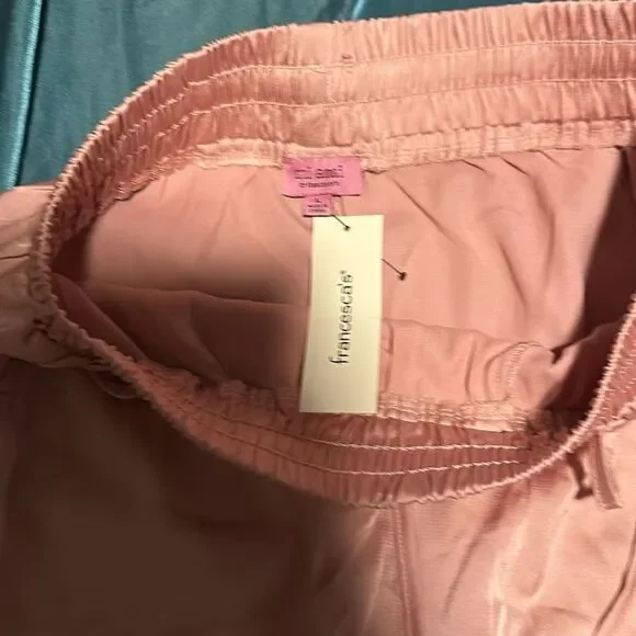 New Francesca’s light pink large satin pants with pockets - Picture 2 of 4